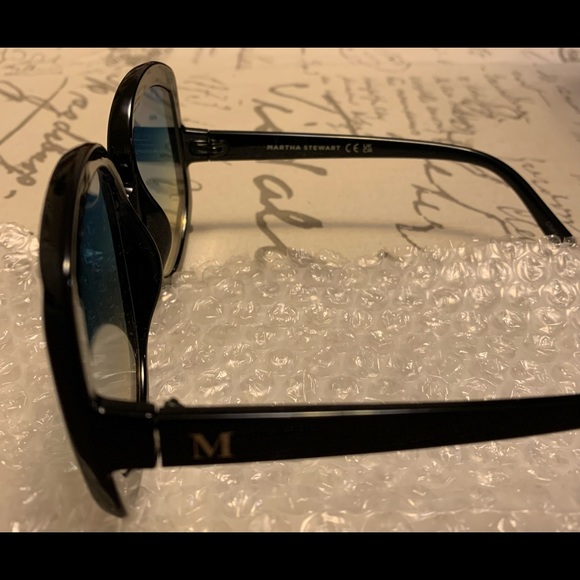 Martha Stewart oversized Black tinted shades. - Picture 9 of 9